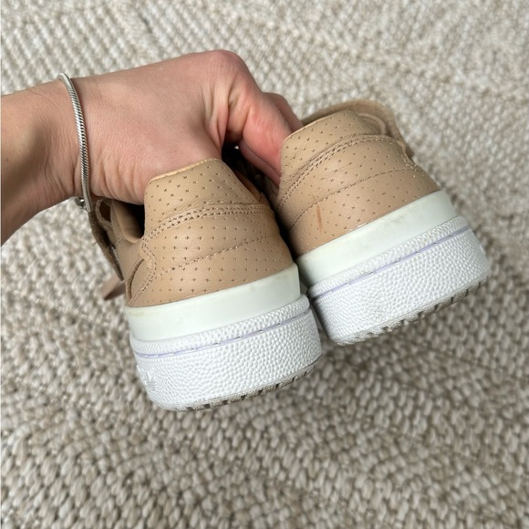 Super trendy Adidas Forum Low Nude&White women’s 7 - Picture 6 of 9